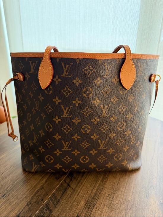 Louis Vuitton Handbags - Louis Vuitton Monogram Neverfull Tote in classic monogram